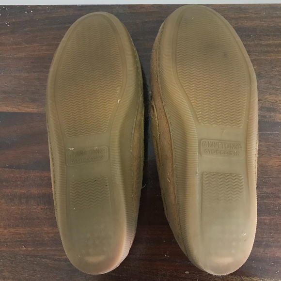Minnetonka Moccasin Size 7 - Picture 4 of 4